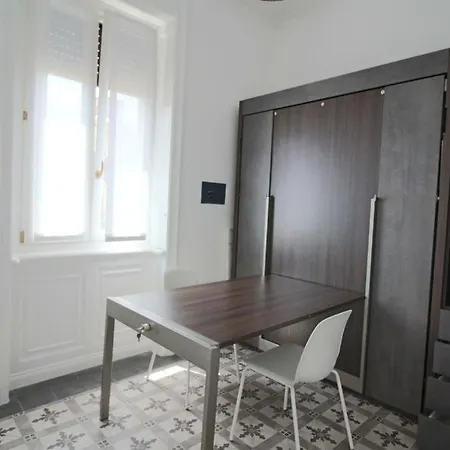 Lacaralele1 Apartment Milan