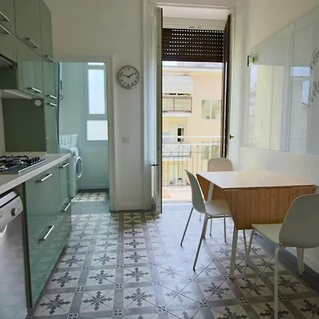 Lacaralele1 Milan