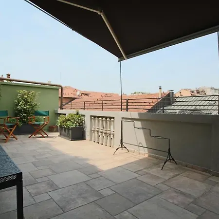 Lacaralele1 * Mailand