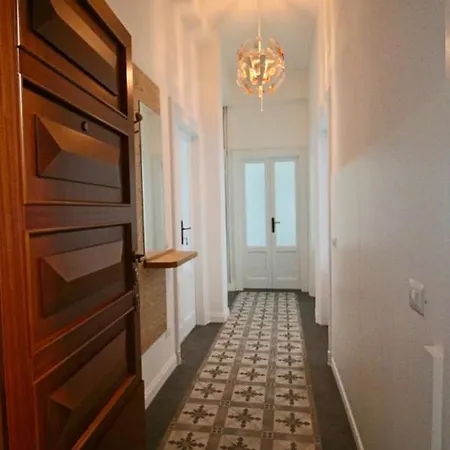 Apartment Lacaralele1