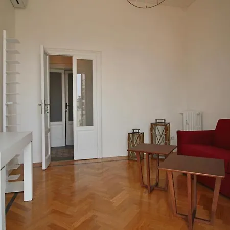 Lacaralele1 Apartment Mailand