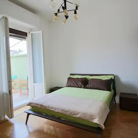 Lacaralele1 * Milan