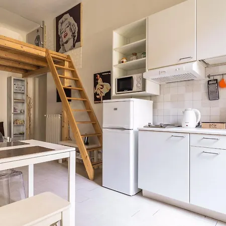 Apartment Charming Nest In The Heart Of Milano-isola Milan