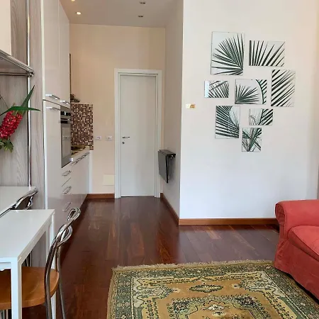 Bilocale Appena Ristrutturato - Stazione 아파트 *