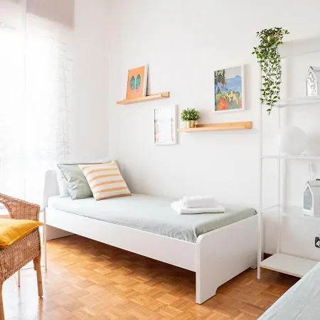 아파트 The Best Rent - Large And Bright Two-bedrooms With Balcony *