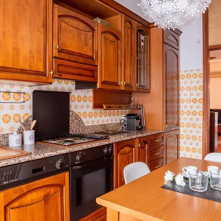 아파트 The Best Rent - Large And Bright Two-bedrooms With Balcony *