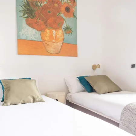 Two-bedroom Near Corso Indipendenza Daire Milano