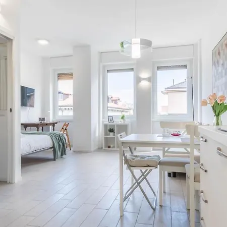 Joivy Bright For 3 Near Porta Romana And Ied Milan