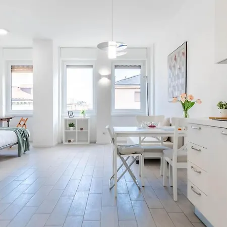 Joivy Bright For 3 Near Porta Romana And Ied Milan