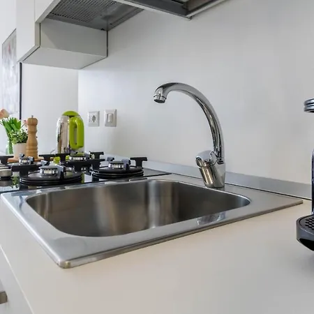 Apartment Joivy Bright For 3 Near Porta Romana And Ied Milan