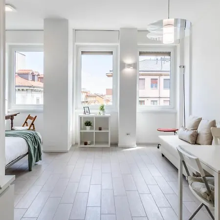 Joivy Bright For 3 Near Porta Romana And Ied Milan