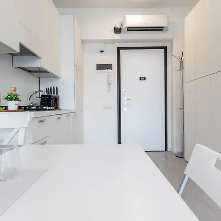 Apartment Joivy Bright For 3 Near Porta Romana And Ied Milan