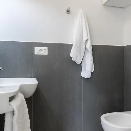 Apartment Joivy Bright For 3 Near Porta Romana And Ied *