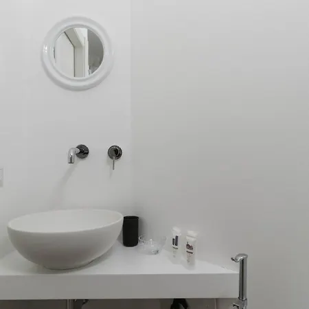 Italianway - Raffaello Sanzio 17 Milan