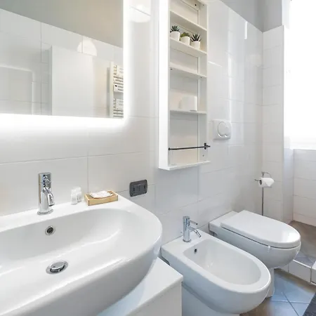 Guesthost - Isola District & Istria M5 Apt! * Milánó