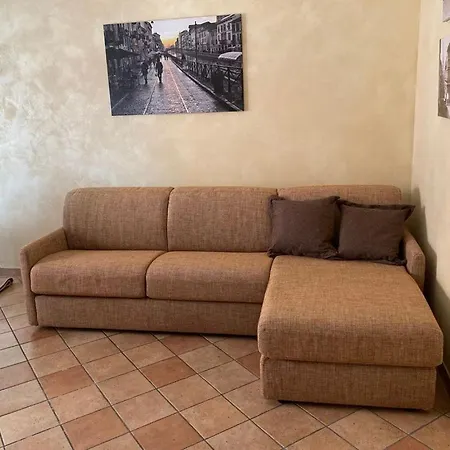 Guesthost - Darsena & Navigli Cosy Flat Appartement Milan