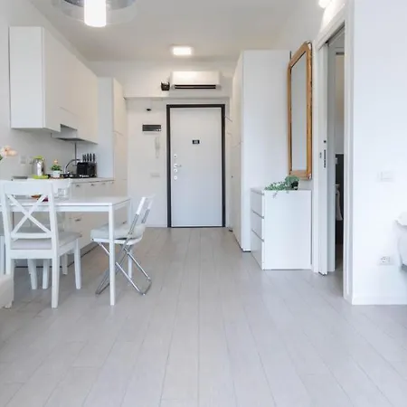 Joivy Bright For 3 Near Porta Romana And Ied Milan