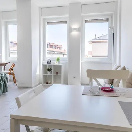 Joivy Bright For 3 Near Porta Romana And Ied Apartment Milan