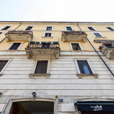 Fashion District - Floor דירה