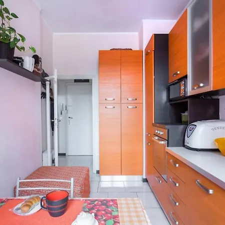 בית הארחה Bright & Cozy With Balcony
