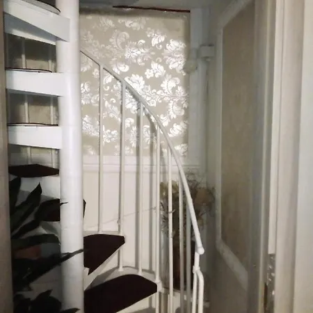Gasthof Room In Lodge - Basement In Shared Apartment *