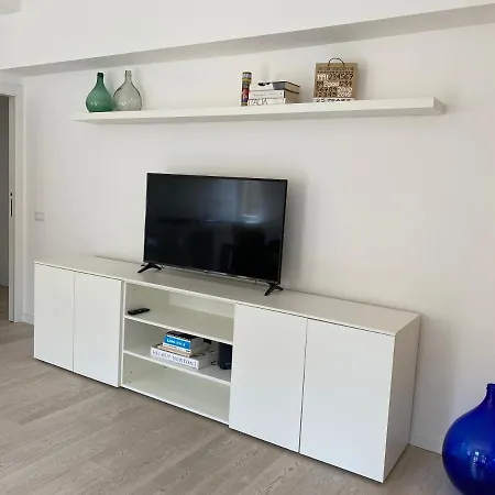 Bright & Spacious Near Navigli - Ponti Milan