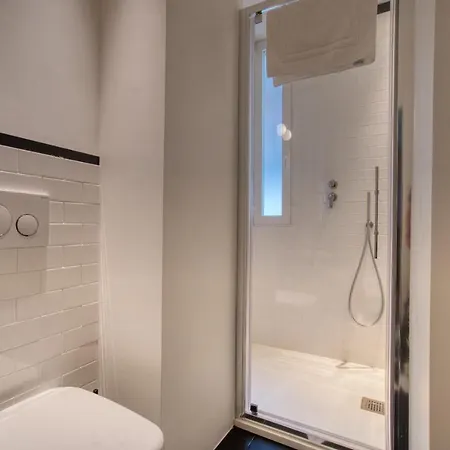 Dimora Claudia - Elegante Matrimoniale Con Bagno, Private Rooms, Self Check In, No Reception *