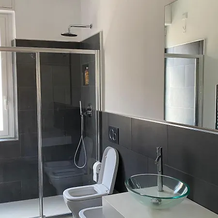 Bright & Spacious Near Navigli - Ponti Apartman *