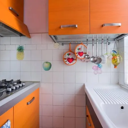 Bright & Cozy With Balcony בית הארחה מילאנו