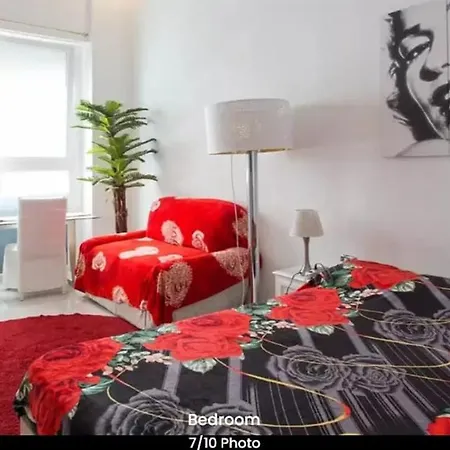 Room In House - 2 Studios With Private Facilities Pensjonat