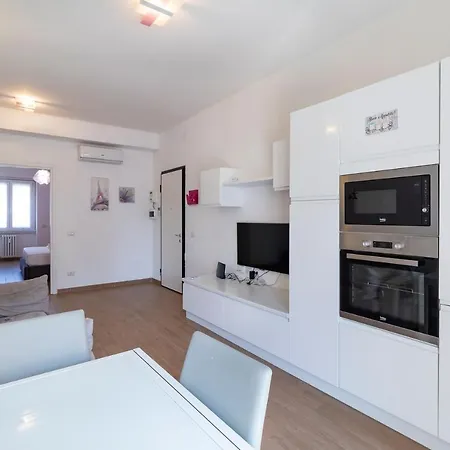 Altido Warm And Inviting Flat With Balcony Διαμέρισμα