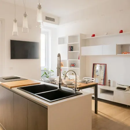 The Rent - Beautiful Two-bedroom Close To Cinque Giornate Square * Milano
