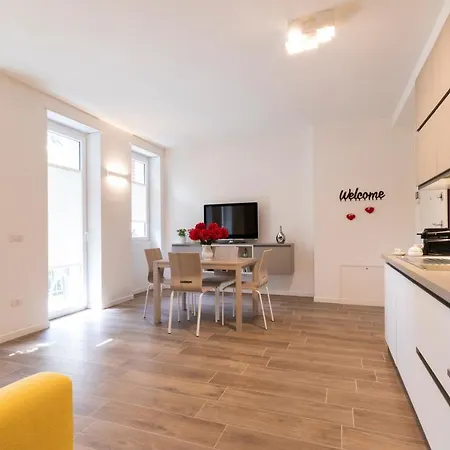 West - Modern And Comfortable Milan