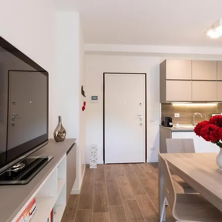 West - Modern And Comfortable Daire