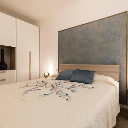 West - Modern And Comfortable Apartment