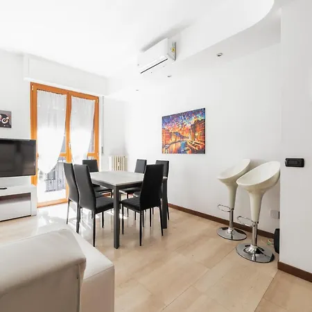 Daire Cenisio M5 Lovely - With Balcony! Milano