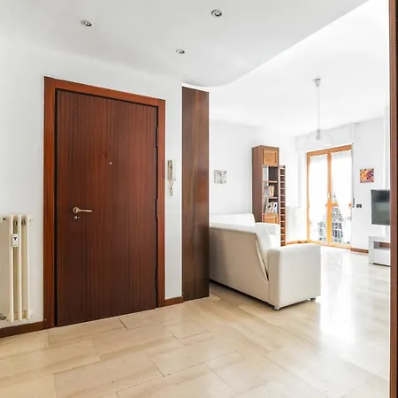 Daire Cenisio M5 Lovely - With Balcony! Milano