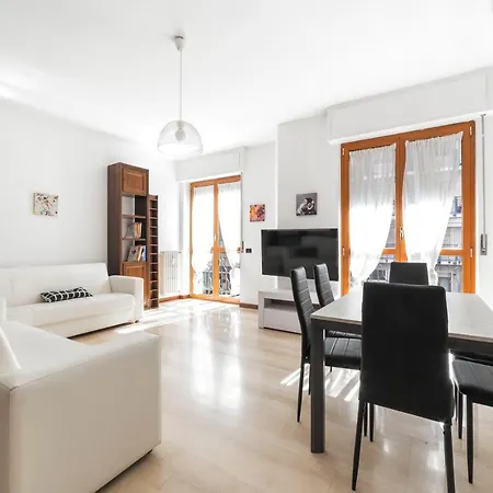 Daire Cenisio M5 Lovely - With Balcony! Milano