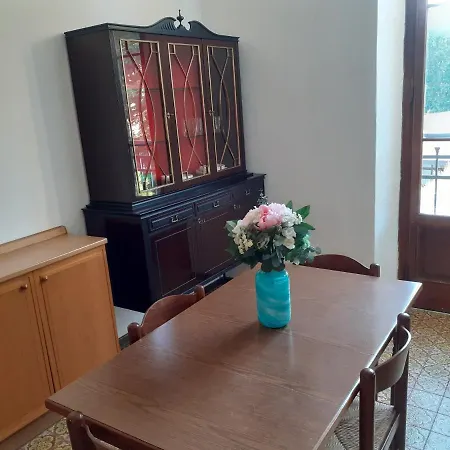 아파트 Meneghina House