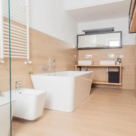 The Best Rent - Gorgeous Two-bedroom Close To Cinque Giornate Square * Milánó