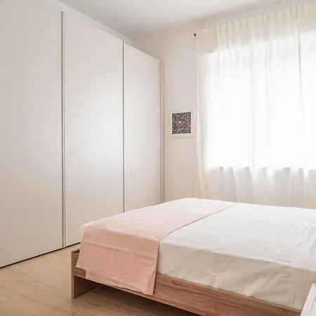 The Rent - Gorgeous Two-bedroom Close To Cinque Giornate Square Apartment