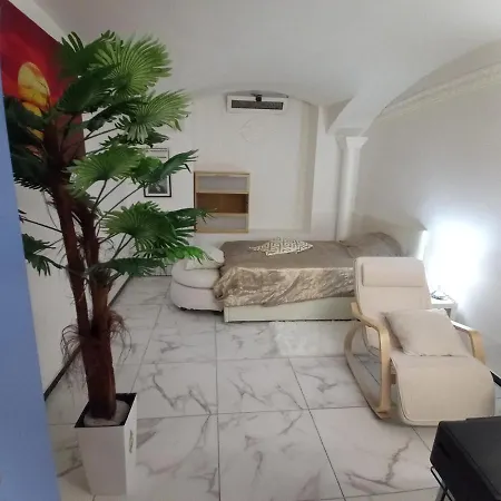 Room In Lodge - Basement In Shared Apartment *