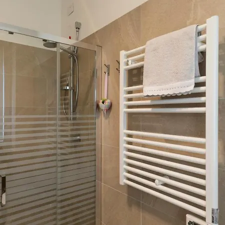 West - Modern And Comfortable