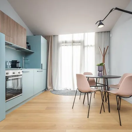 Bluemoon Apartments R&R 아파트