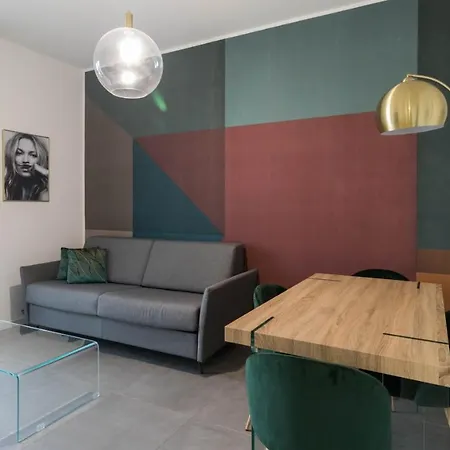 Apt24 - Modern With Balcony Semesterbostad