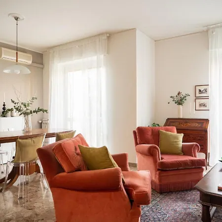 The Rent - Beautiful Three-bedrooms Near Metro Lodi Apartment