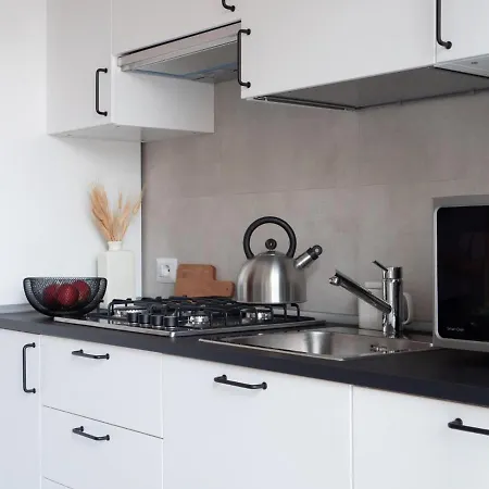 The Rent - Beautiful Three-bedrooms Near Metro Lodi * Milánó