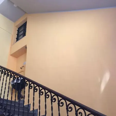 Squisito In Stabile Vecchia Appartamento
