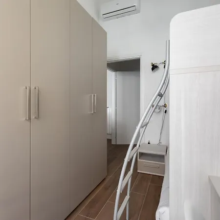 Minerva - 2 Bedrooms Two Steps From