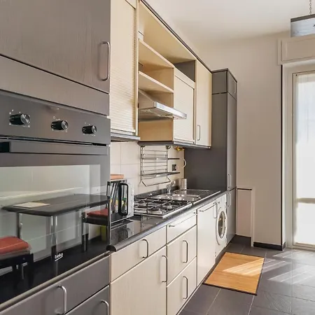 Altido Sleek Flat With Balcony, Walking Distance From Centre Διαμέρισμα